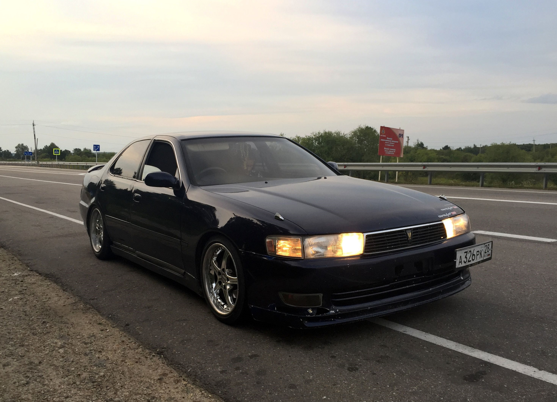 Темные 90. Toyota Cresta 90 черная. Тойота Креста jzx90. Toyota Cresta 1993 jzx90. Тойота Креста 90 Сток.