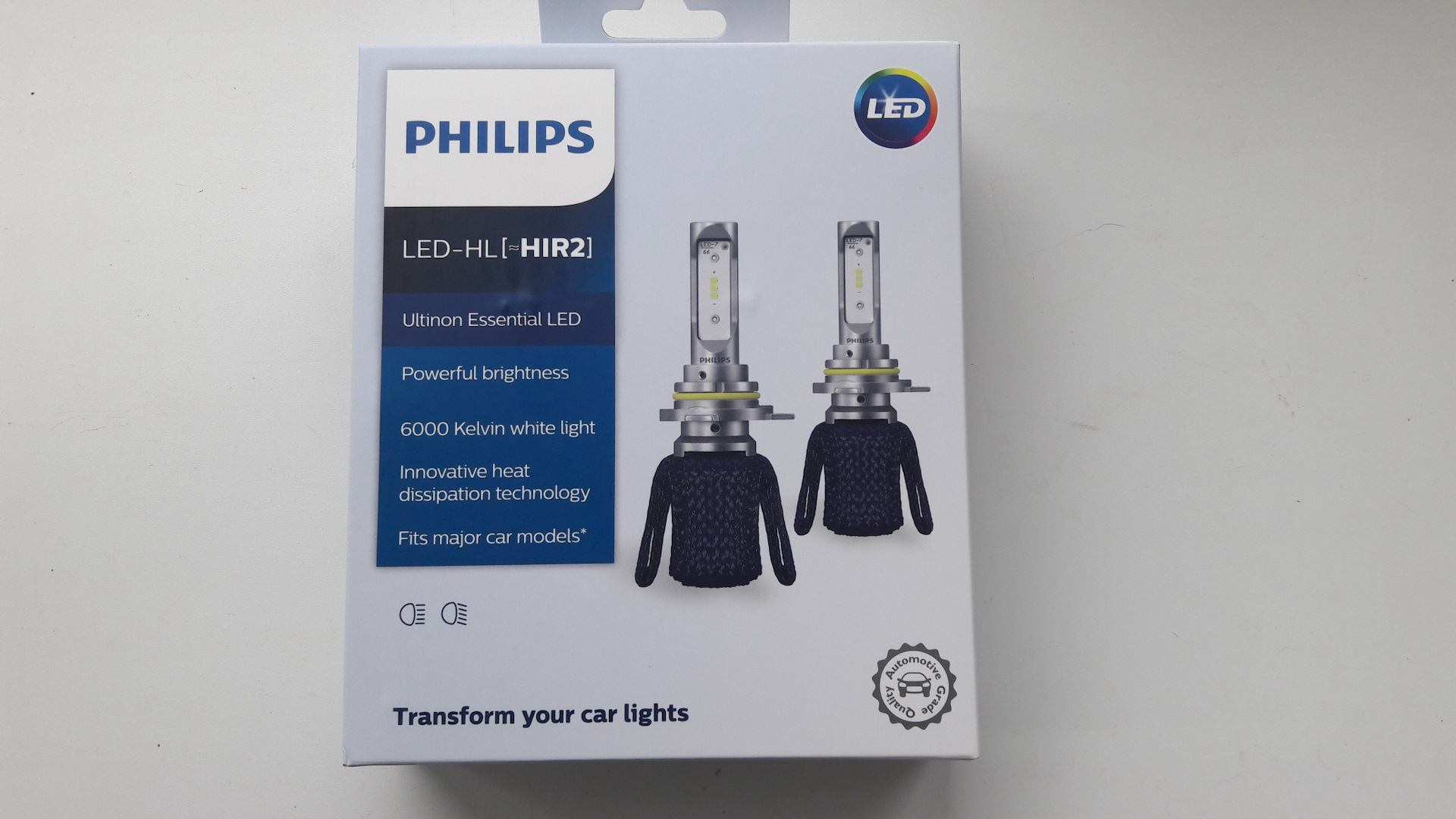 Два филипс. Лампы Филипс hir2. Автолампа Philips Ultinon Essential led 11366ue2x2. Hir2 светодиодные лампы Philips. Philips hir2 9012 5500k.