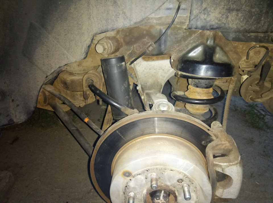 Замена втулок заднего стабилизатора — Hyundai Santa Fe (2G), 2,2 л ...