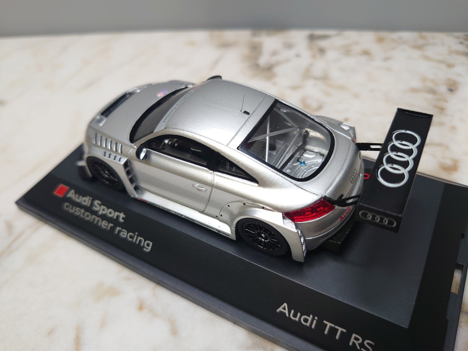 ディーラー特注　Sparks製Audi TT RS VLN プレゼンテーション ディーラー特注 Sparks製Audi TT RS VLN プレゼンテーション