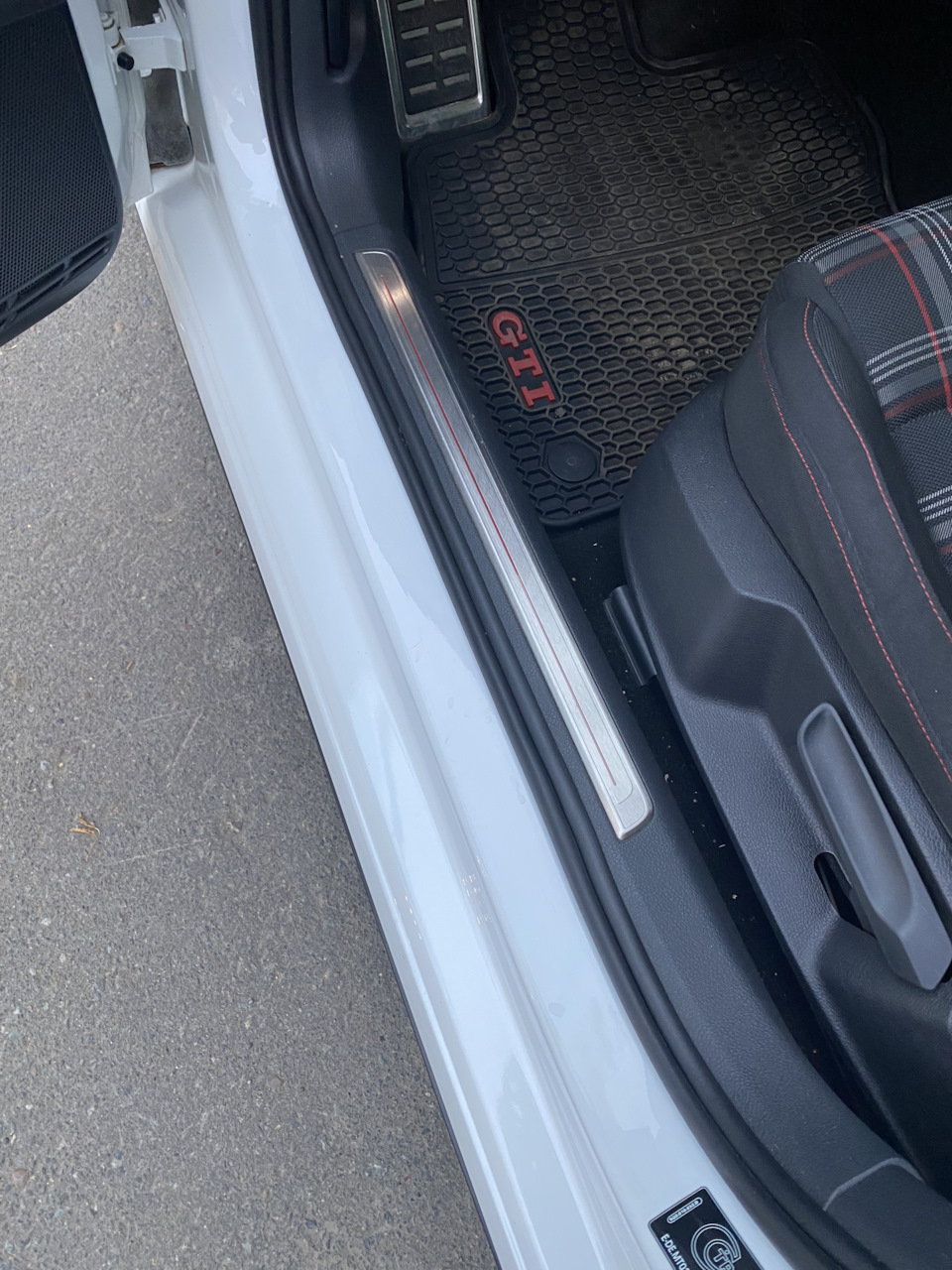 Ищу подсветку порога — Volkswagen Golf GTI Mk7, 2 л, 2014 года ...
