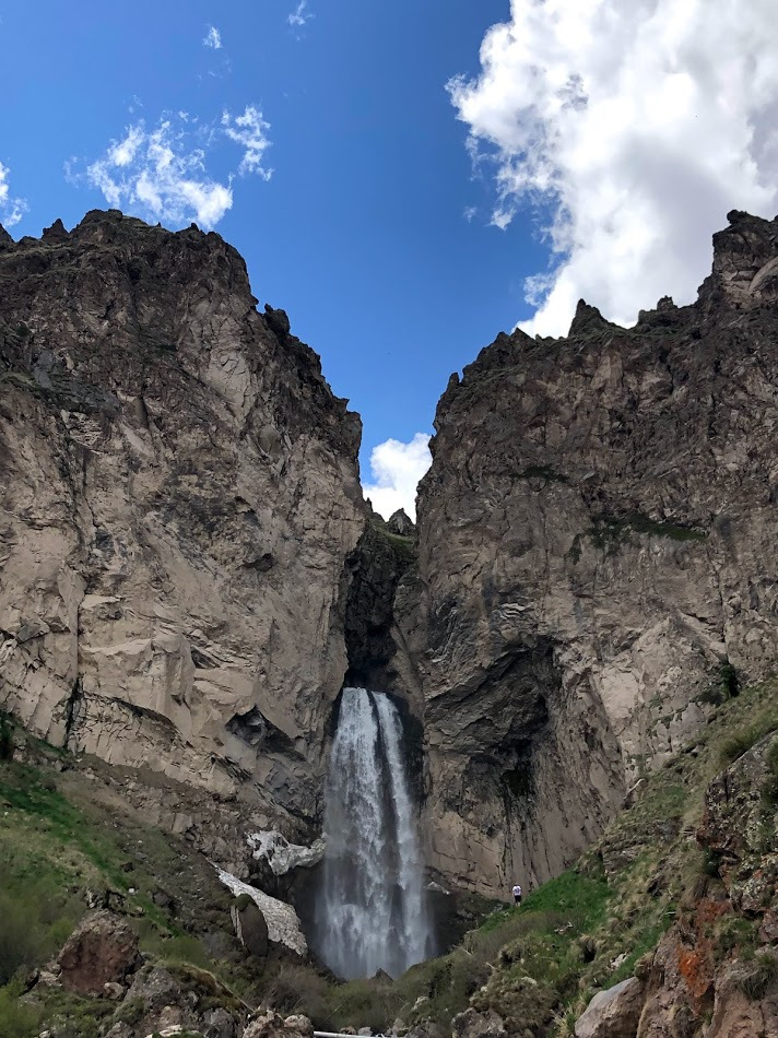 Водопад Султан — высота около 40 метров — KIA Sorento (2G)