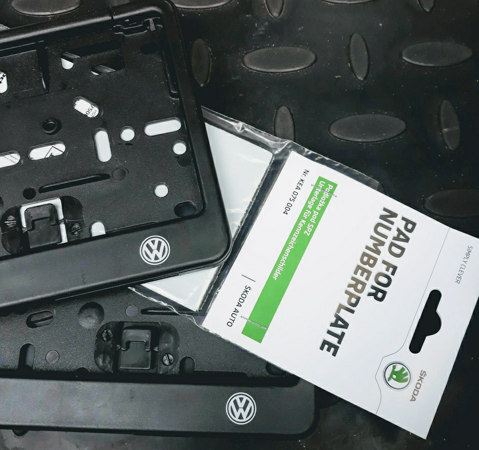 Рамки номерного знака VAG и Демпферная шайба самоклеющая. — Volkswagen ...