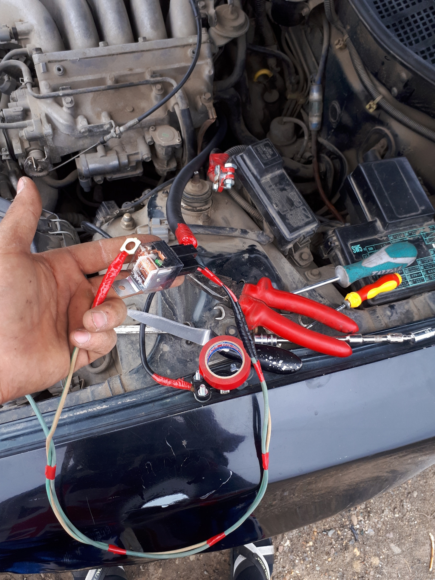 Щелкает потом заводится. Стартер хонда сабер. Рено симбол втягивающее реле. Щелкает потом заводится. Провода на стартер бмв е34.