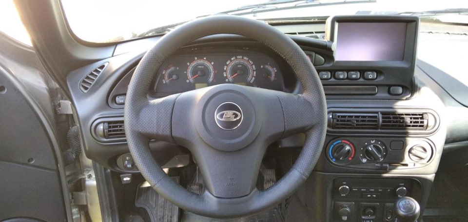 Накладка из натуральной кожи на руль — Lada Niva Travel, 1,7 л, 2021 ...