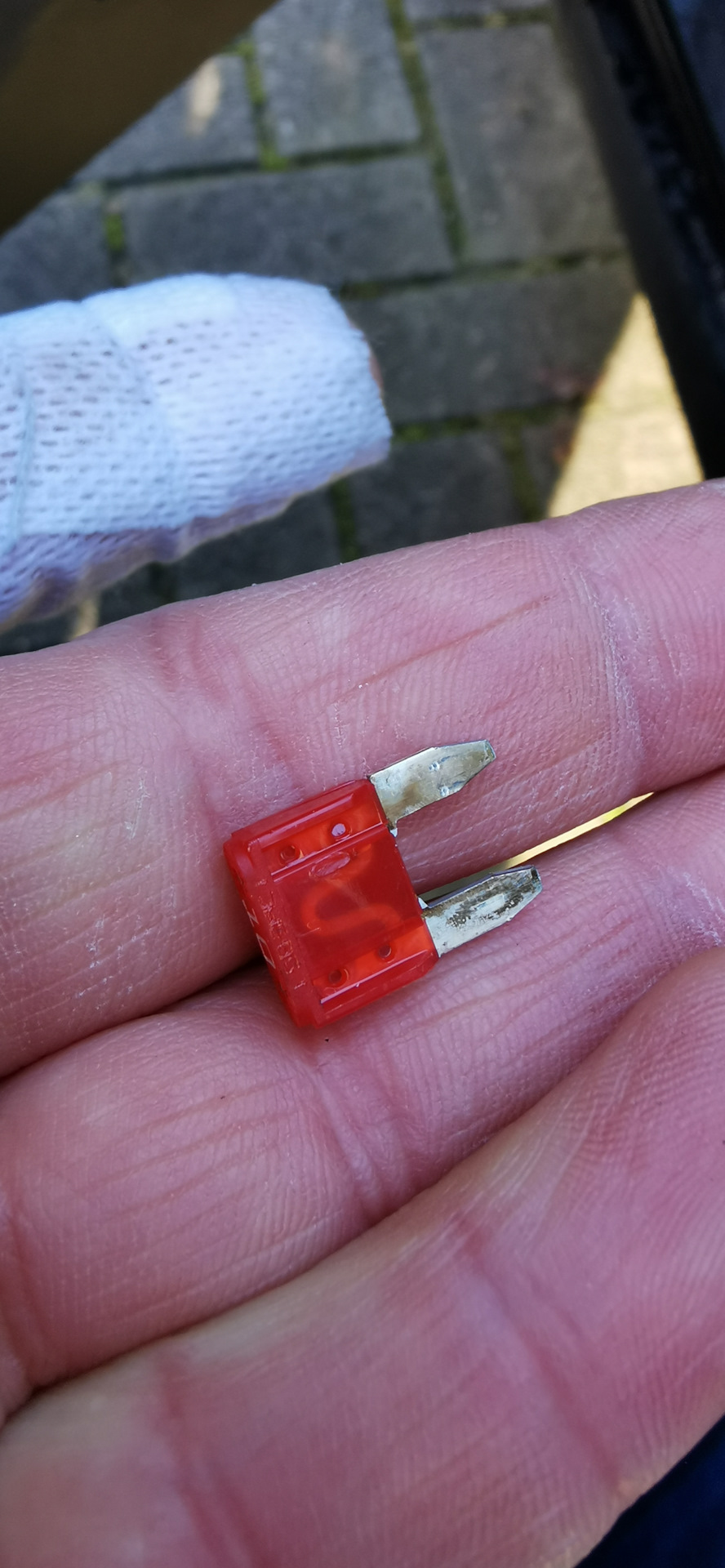 Обогрев лобового стекла завонял горелым? — Skoda Octavia Combi A7 Mk3 ...