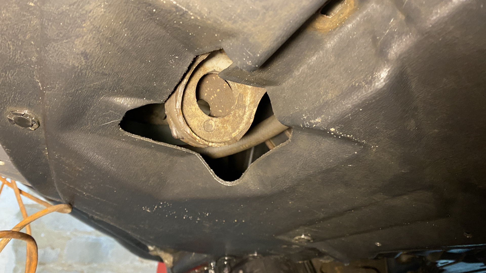 Не крутит стартер, втягивающее не щёлкает. Никаких признаков жизни ...