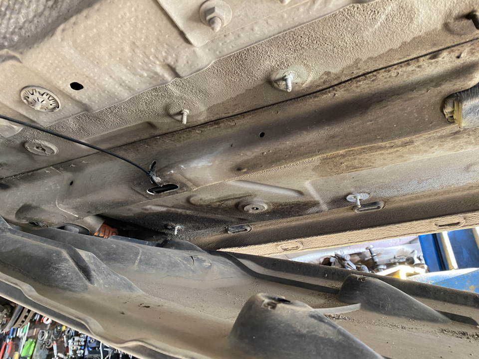 Дребезг топливных трубок — Volkswagen Jetta VI, 1,4 л., 2017 года ...