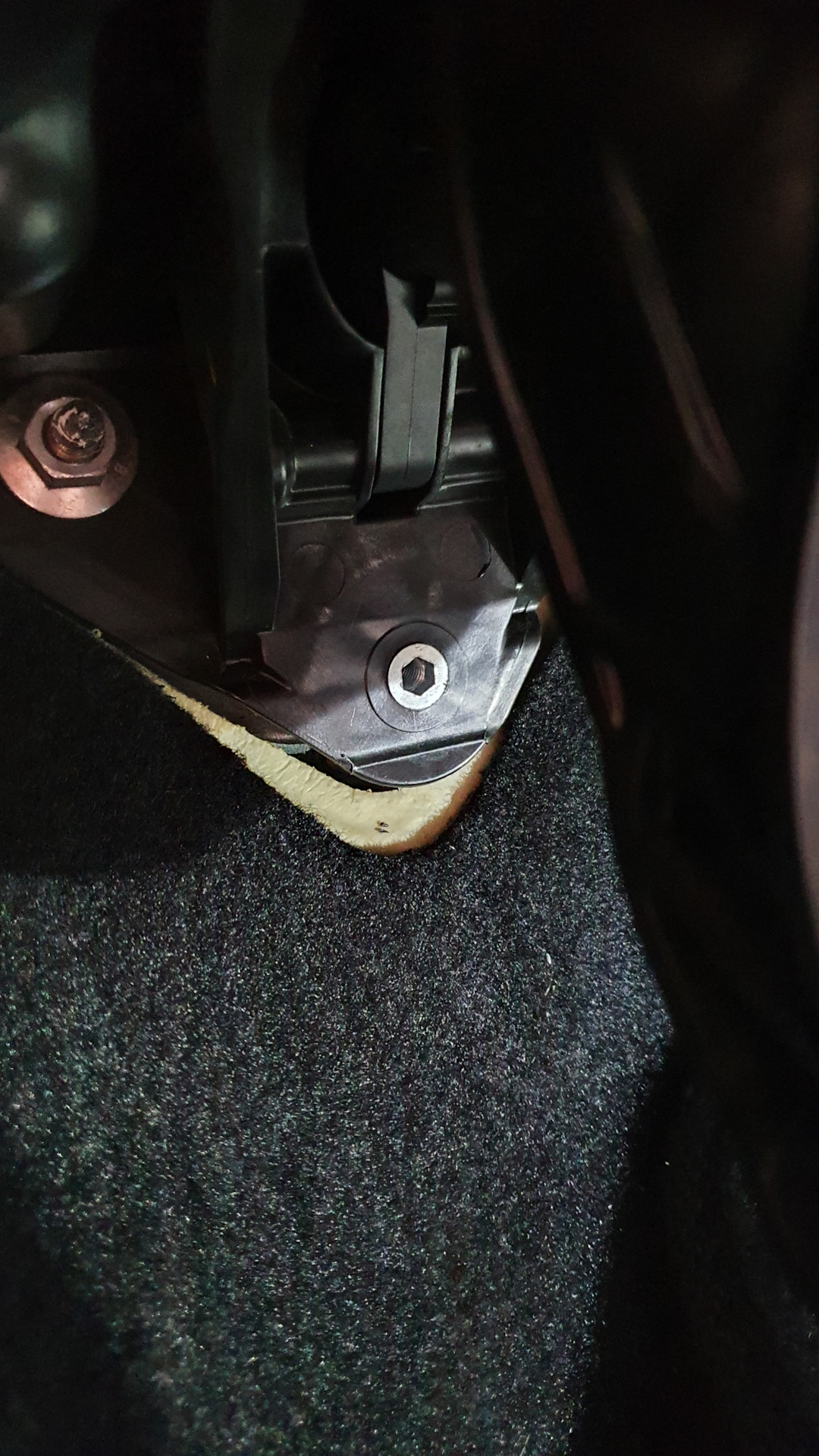 .21 Adjustable Clutch Pedal Stop ( упор под педаль сцепления