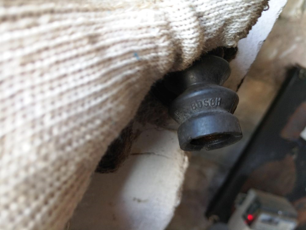 Пыльники направляющих передних тормозов — Opel Corsa D, 1,4 л, 2009 ...