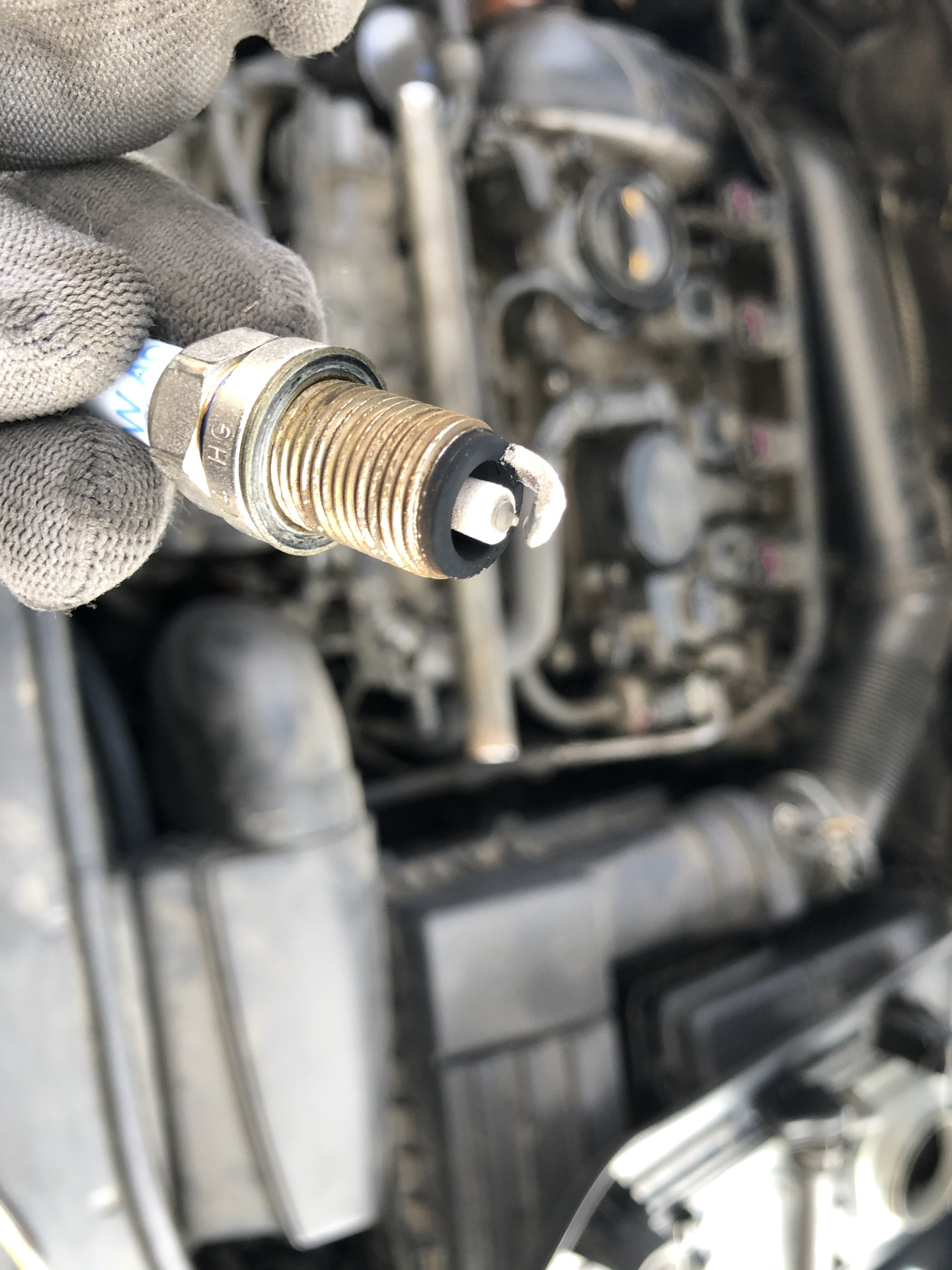 Замена свечей skoda. Свечи зажигания для шкода октавия тур 1. 6 bse. Замена свечей skoda. Свечи зажигания для шкода октавия тур 1.