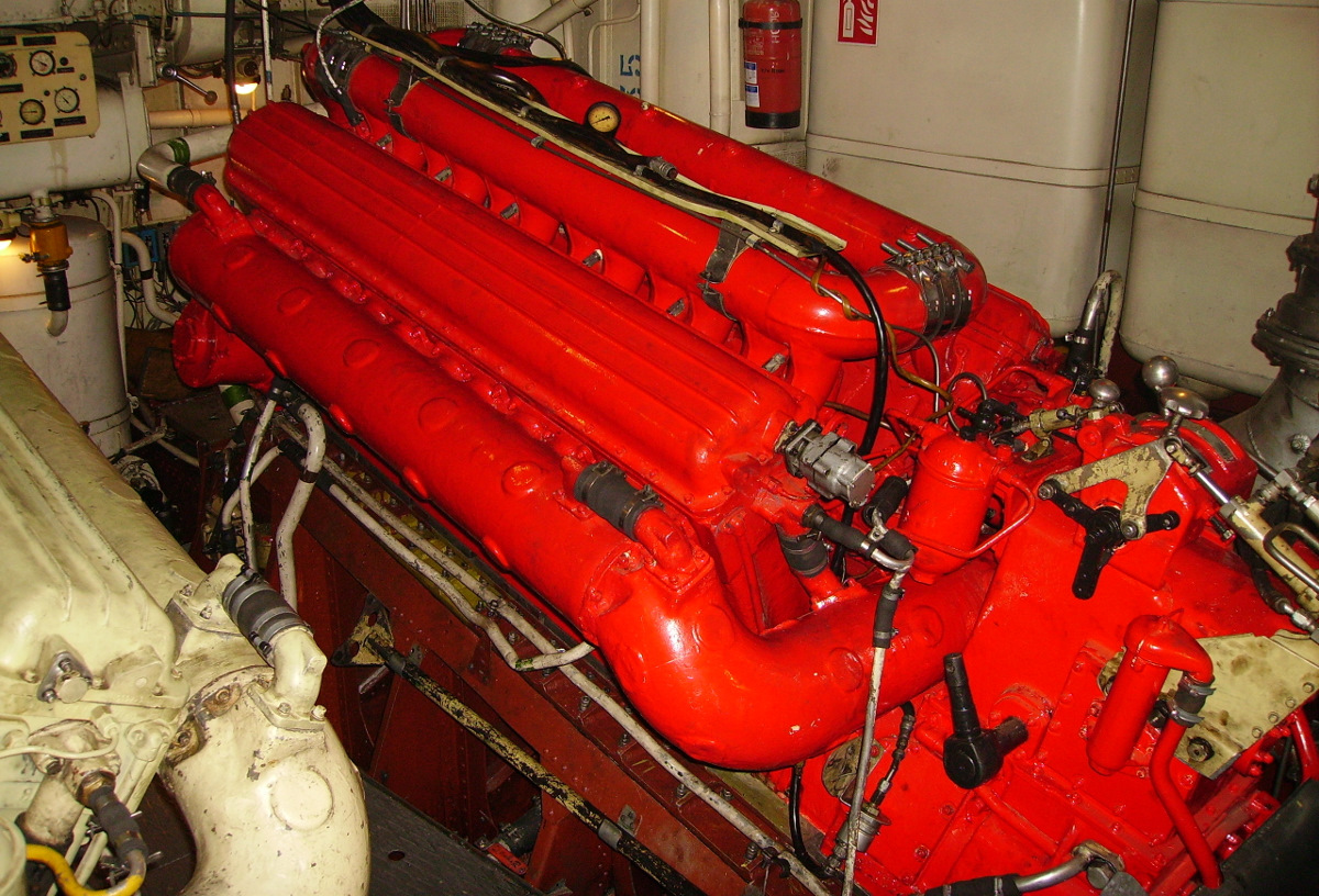 Судовой дизель м401. Двигатель в 401 дизель. М-401 двигатель. М-401 двигатель. М401б двигатель судовой.