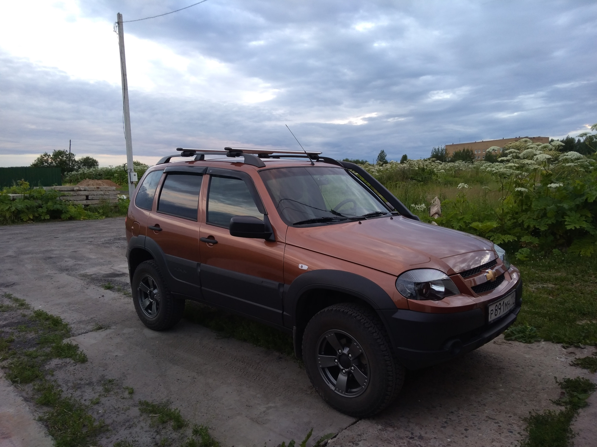 Авторынок эверест чебоксары. Chevrolet Niva GLX. Шевроле Нива GLX. История как появилась Шевроле Нива.