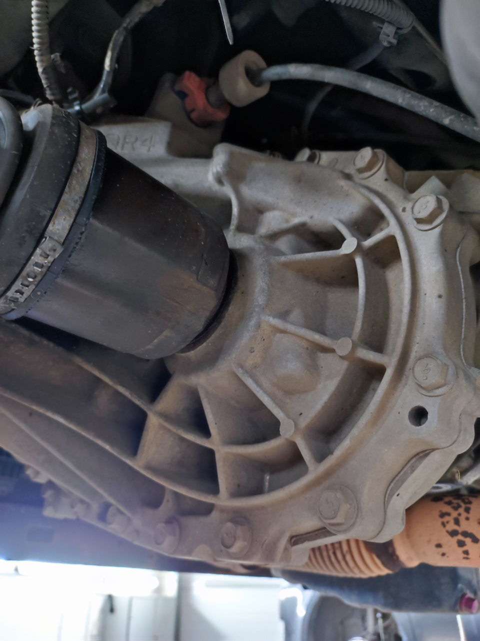 Сайлентблоки подрамника, трансмиссионное масло и сальник привода ...