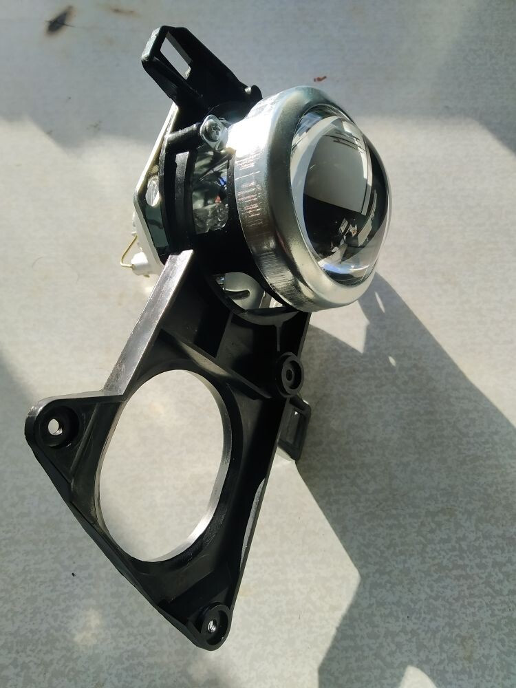 Вот такое основание идет в новых фарах. — Great Wall Safe