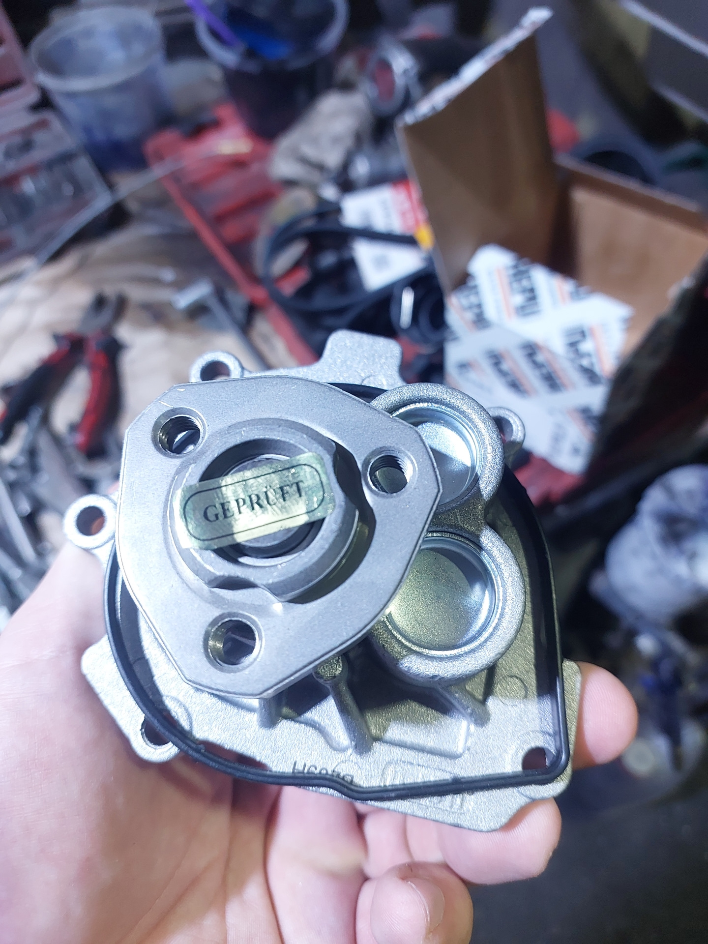 Помпа и тормозная жидкость — Chevrolet Cruze (1G), 1,8 л, 2013 года ...