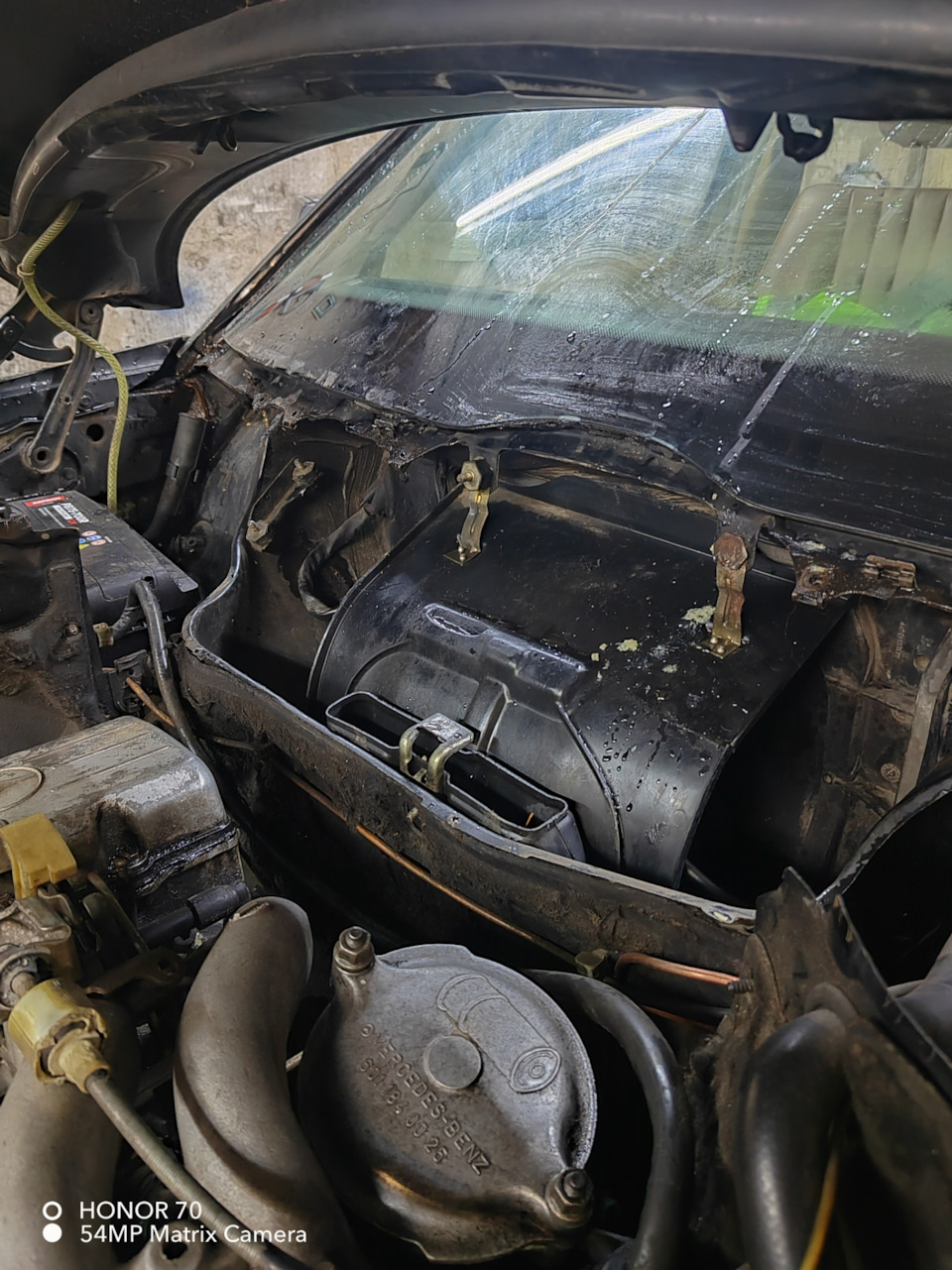 Ремонт механизма дворника. — Mercedes-Benz E-class (W124), 2 л., 1987 ...