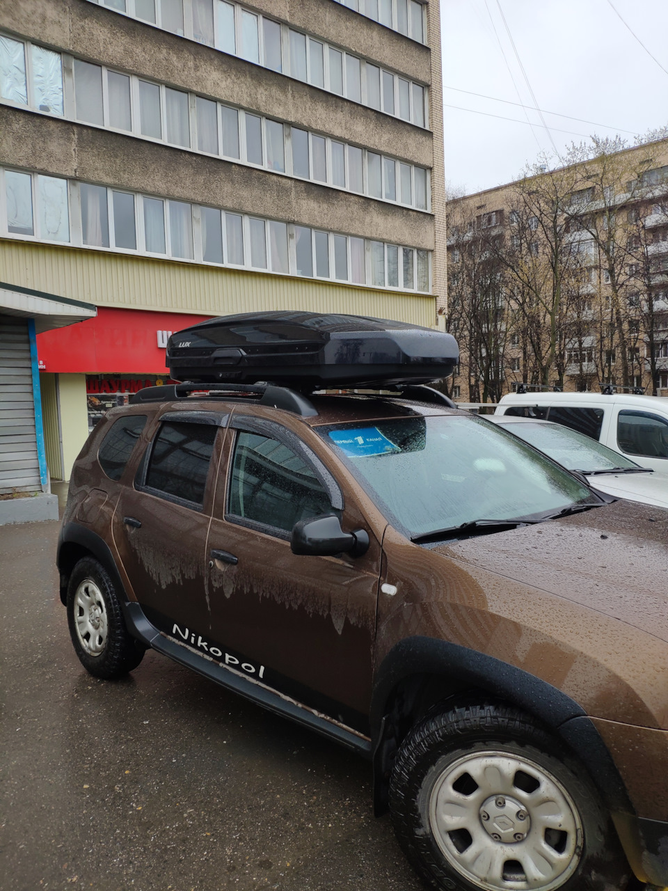 Автомобильный бокс LUX TAVR 197 Чёрный глянец 520L на Renault Duster —  Renault Duster (1G), 2015 года | аксессуары | DRIVE2