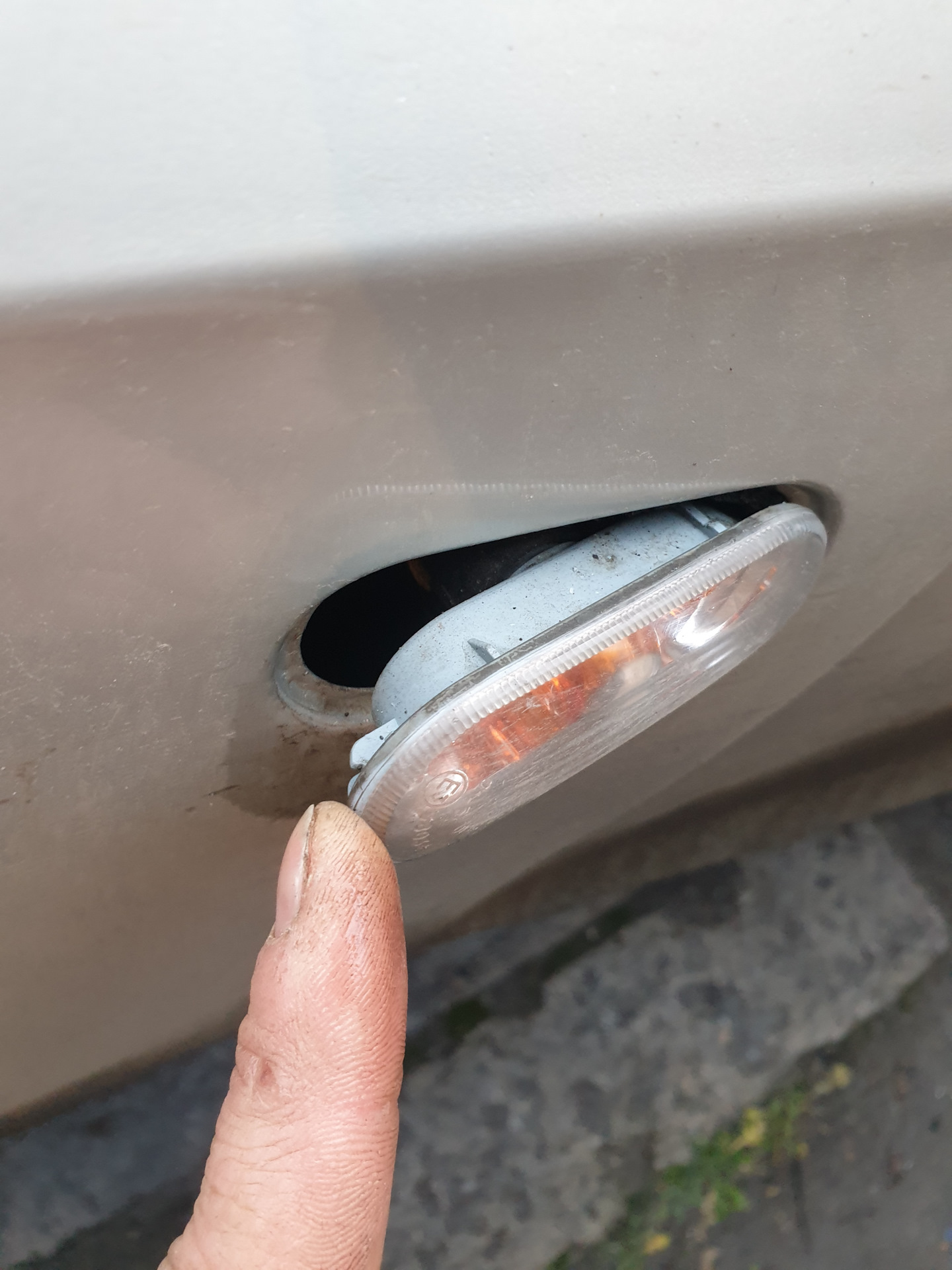 Ауди а6 с5 лампа поворотника. Повторитель поворота чери а13. Заглушка повторителя поворота поло седан. Prado 120 боковой указатель поворота. Как снять повторитель поворотника.