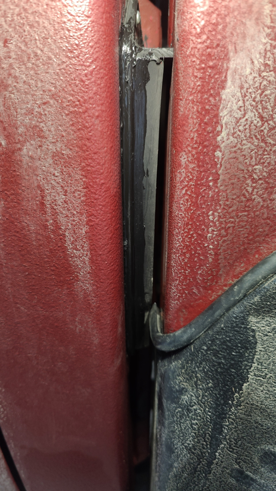 Бульканье в пороге, вода на ковре спереди — Ford Ranger (2G), 2,5 л ...