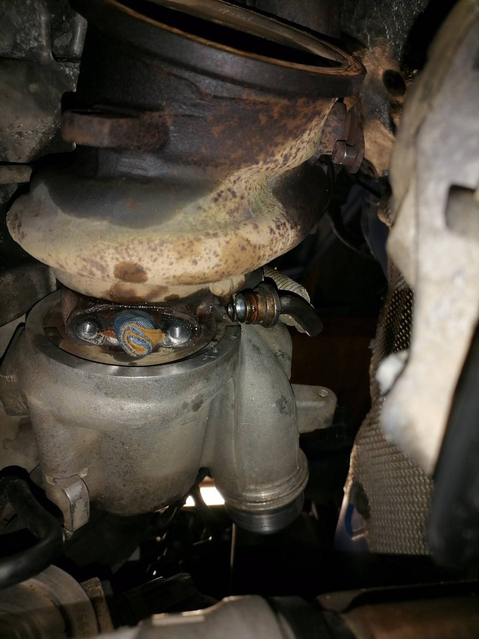 Здесь виден один из указанных штуцеров — BMW 3 series Touring (F31)