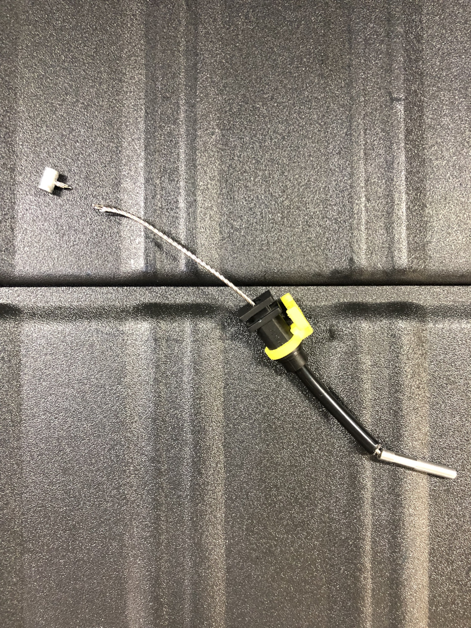 Оборвался тросик ручки багажника . Видео инструкция как вскрыть без ...