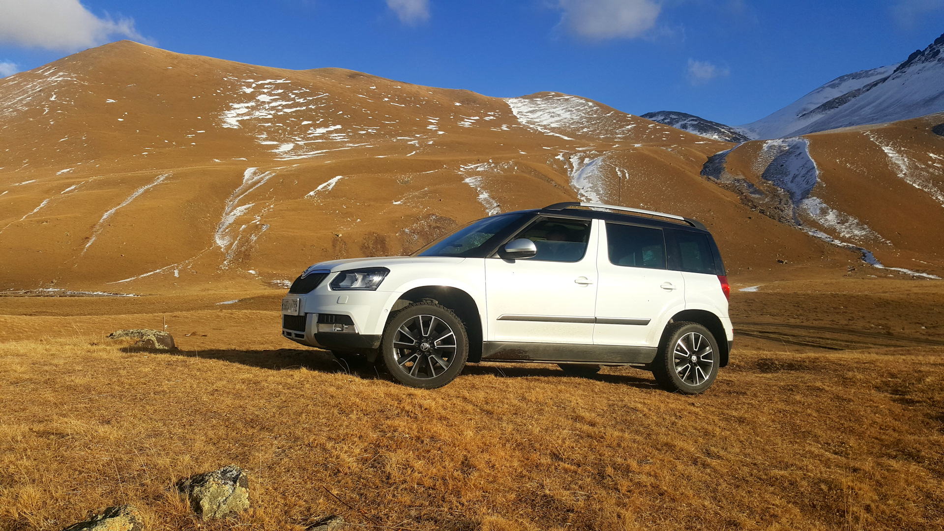 Етти феодосия. Skoda Yeti Offroad. Шкода етти обои. Škoda Yeti stance. Столик Skoda Yeti.