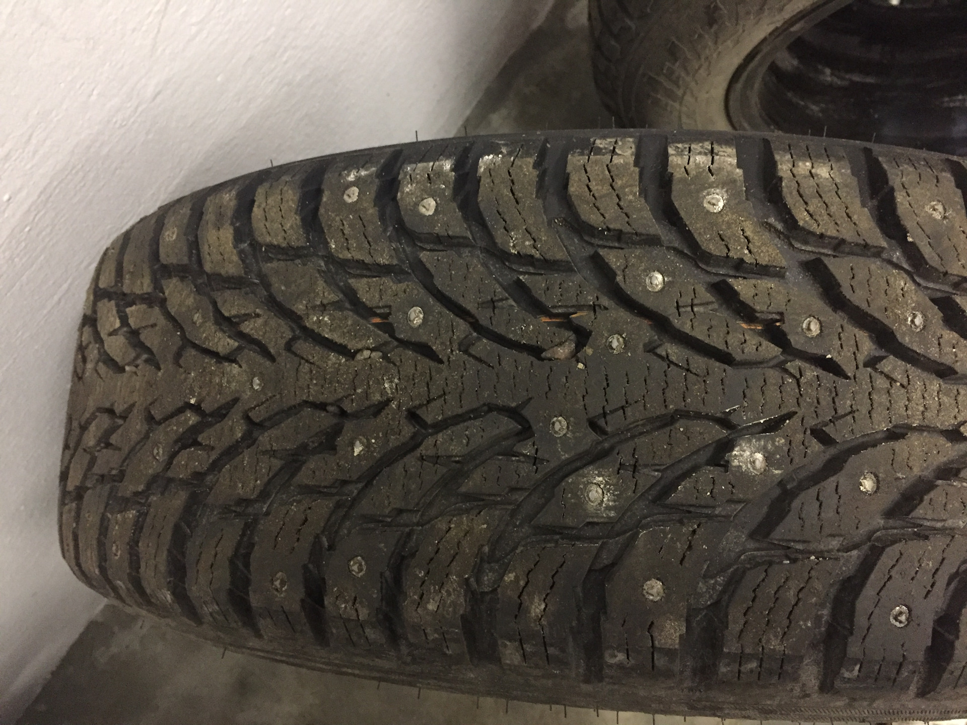 Nokian tyres hakkapeliitta 9 зимняя шипованная. Hakkapeliitta 9 drive2. Шипованная резина Nokian Hakkapeliitta 9. Hakkapeliitta 2 шипованная. Шипованная резина Кордиант 92т.