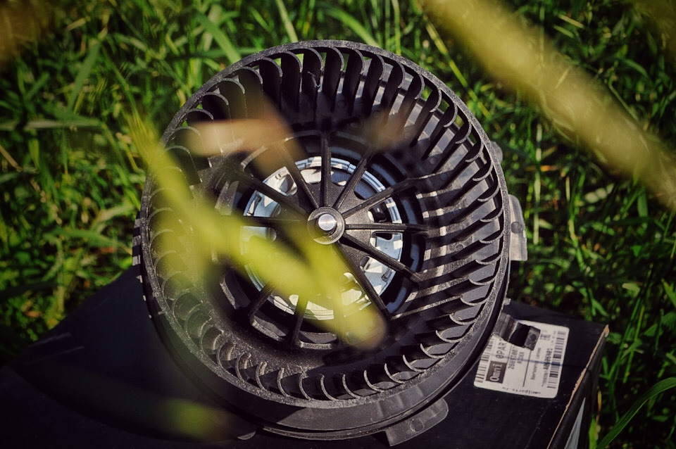 Шум вентилятора отопителя. А в вентиляторе ли была причина посторонних ...