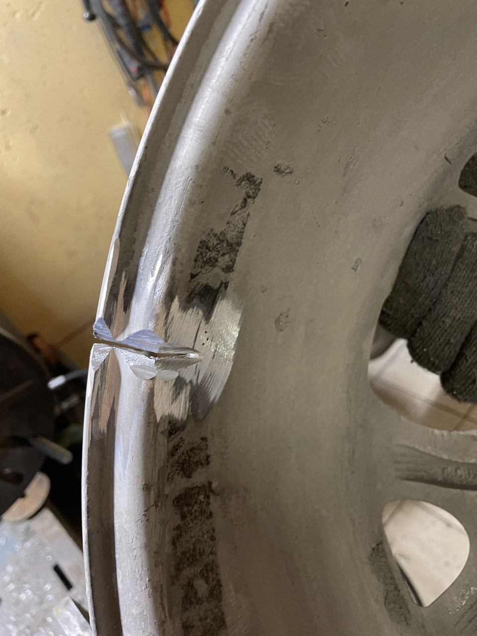 Треснул диск, отдал в ремонт — Hyundai Grand Starex, 2,5 л, 2011 года ...