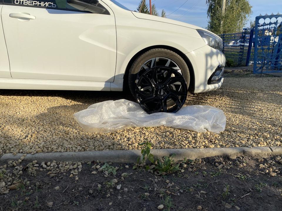 Диски Веста СпортЛайн — Lada Vesta (1G), 1,6 л, 2018 года | колёсные ...