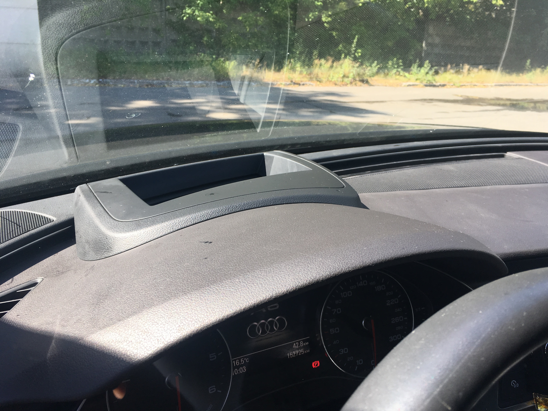 Экран на лобовое стекло автомобиля