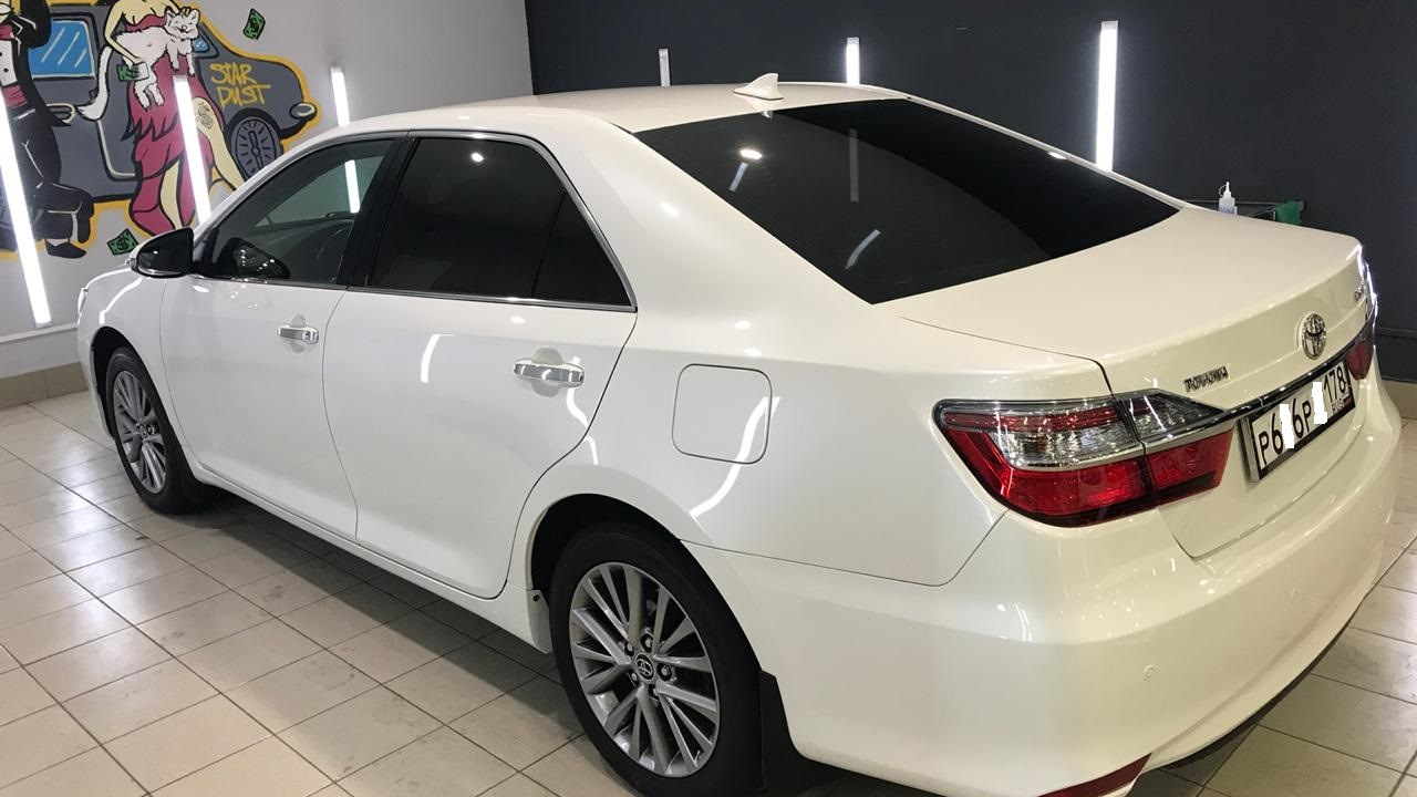 Toyota Camry 55 белый перламутр