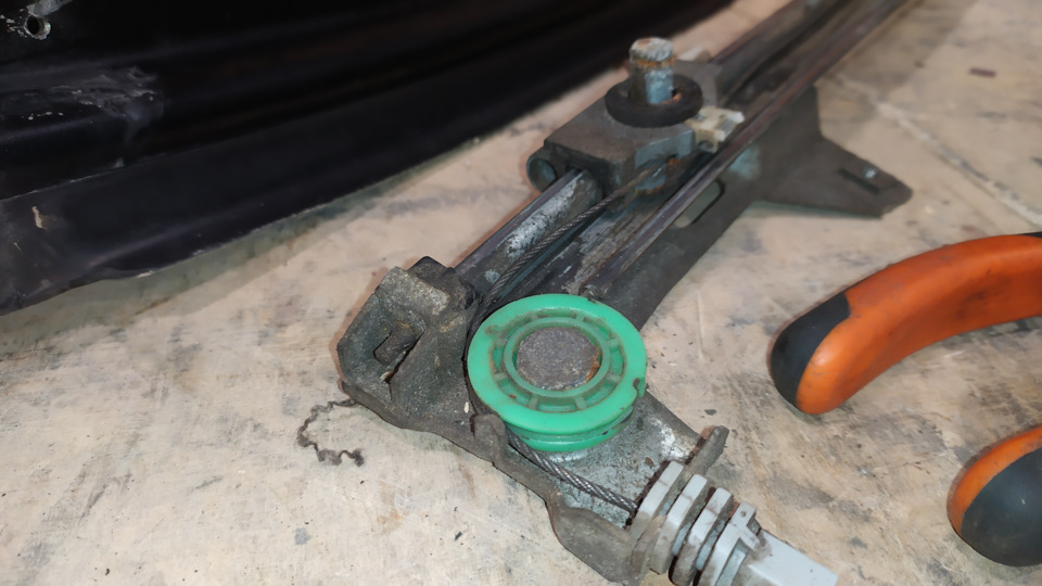 Закусивший ролик — Audi 100 (C4)