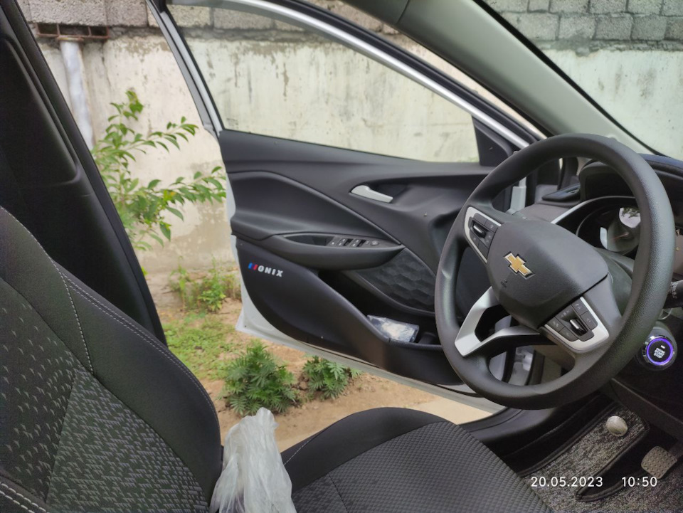 Установка защитного стекла на монитор, обшивка на двери и накидка на ...