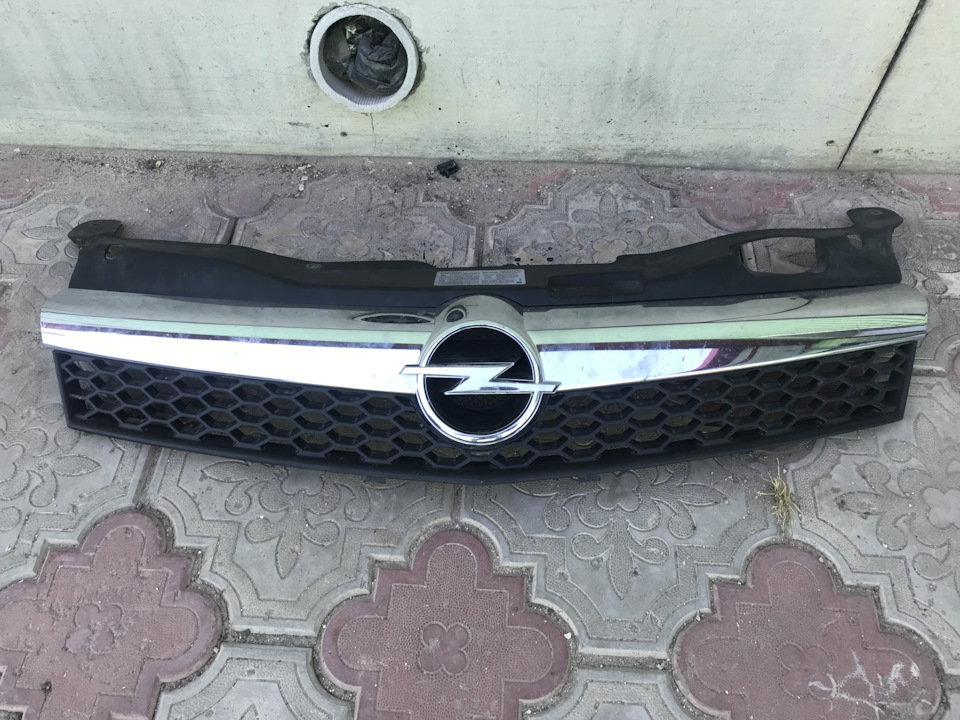 Решетка opc — Opel Astra H GTC, 1,8 л, 2007 года | стайлинг | DRIVE2