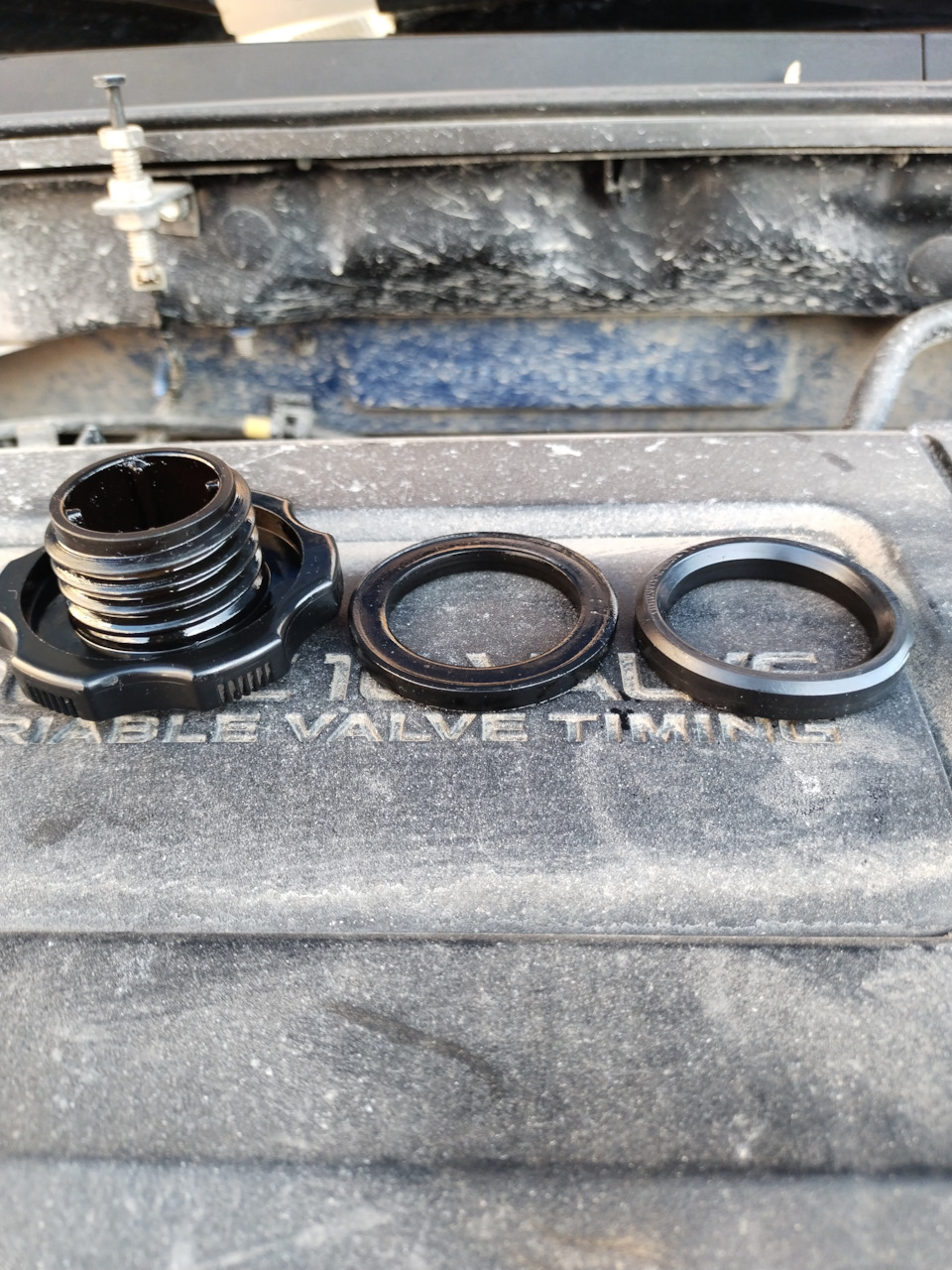 Прокладка маслозаливной крышки. — Mazda 3 (1G) BK, 1,6 л, 2005 года ...