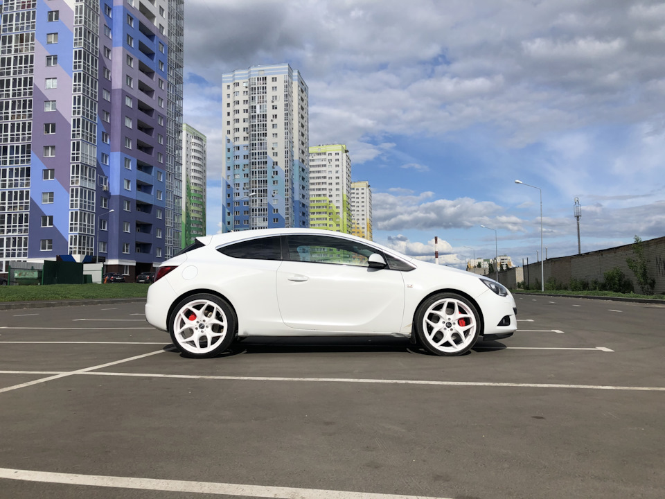 2 — Opel Astra J GTC