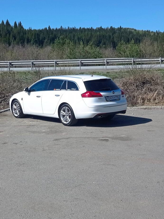 После всех процедур отмыл машинку аж глаза слепит на солнце! — Opel Insignia (1G)