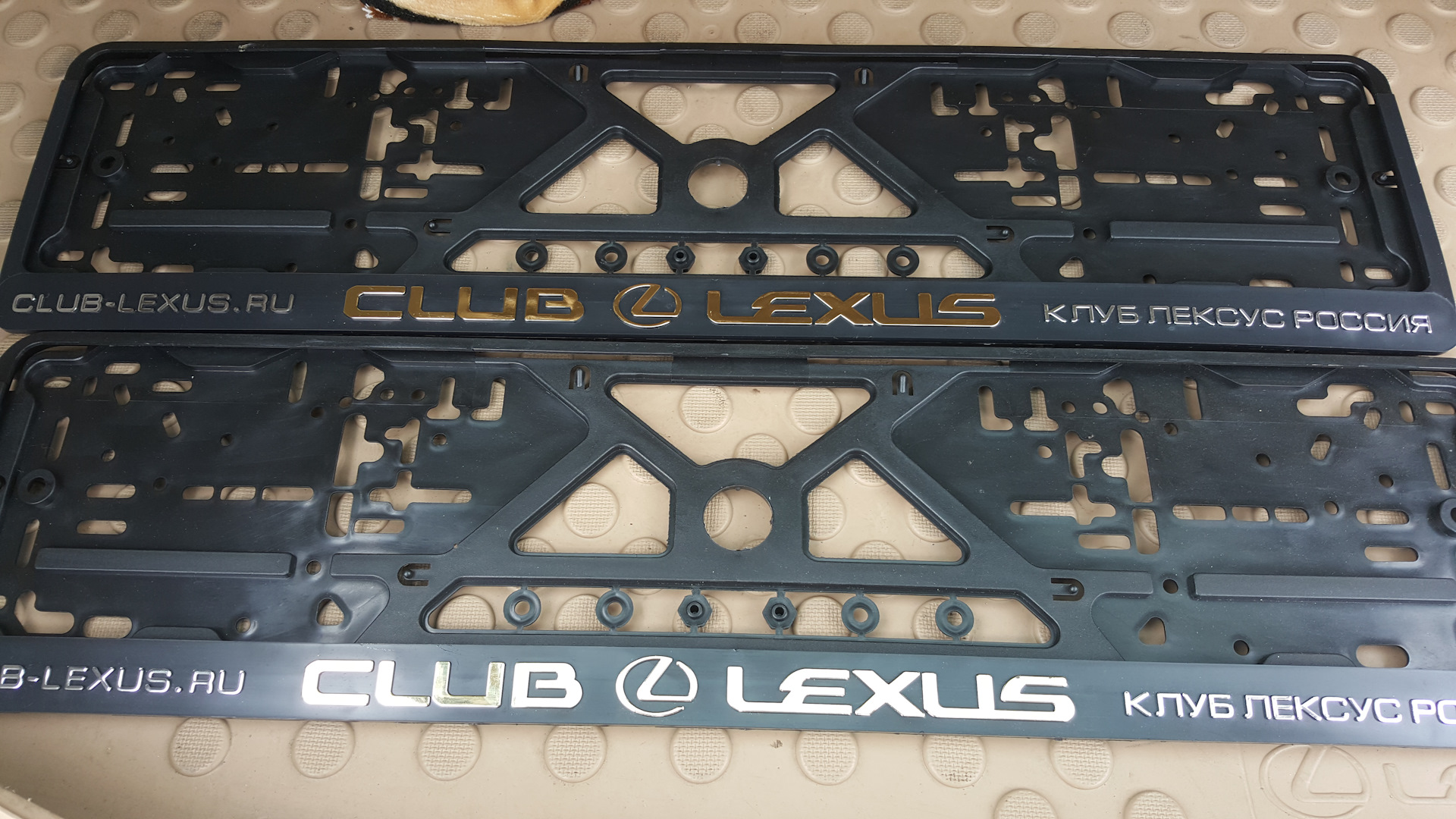 Рамки lexus. Номерные рамки Lexus. Рамки гос Lexus RX. Красивые номерные рамки на Лексус. Номерная рамка Лексус Измайлово.