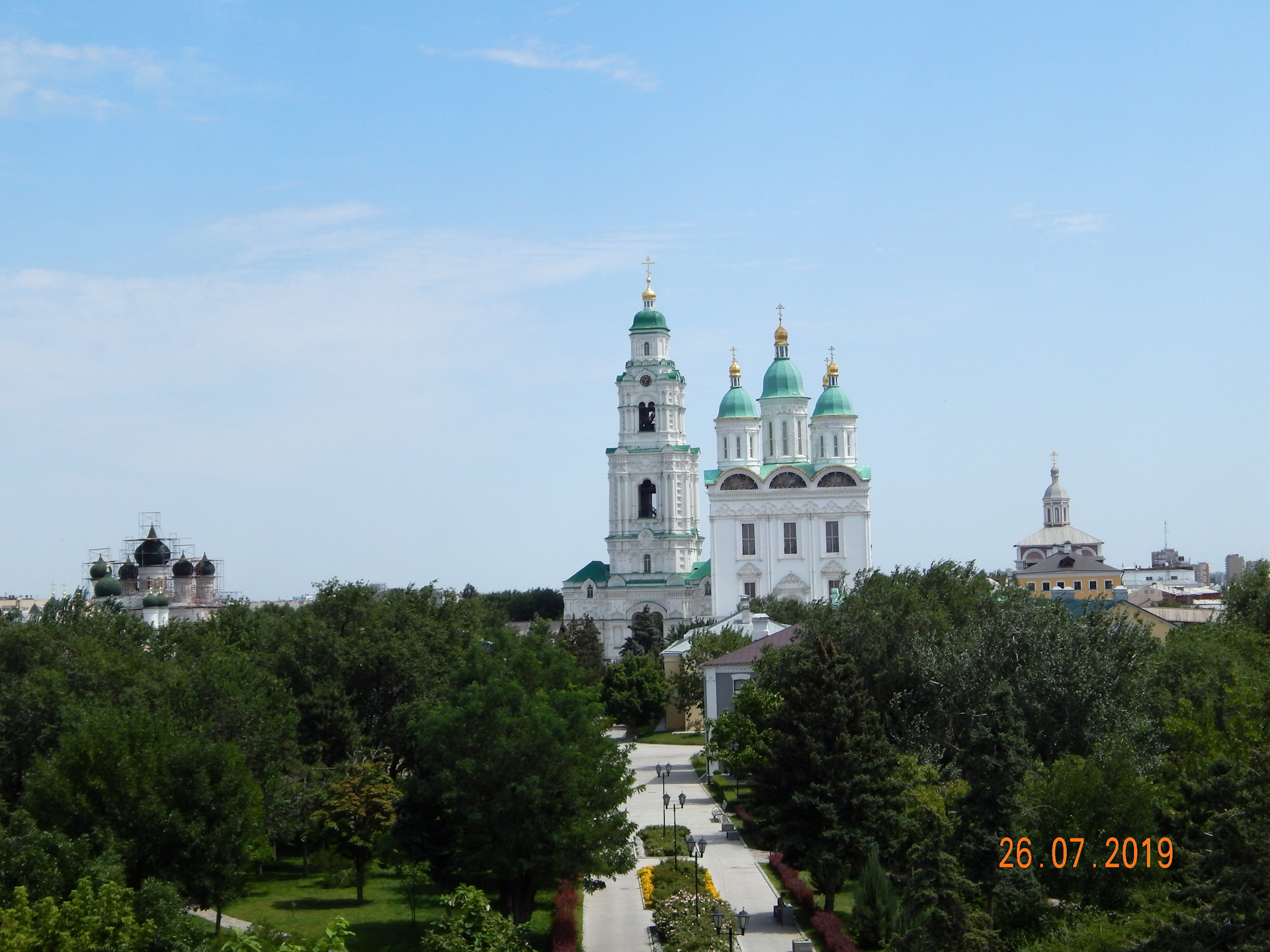 Марка астраханский кремль монарх. Астраханский кремль астрахань. астраханский кремль снаружи. астрахань белая крепость.