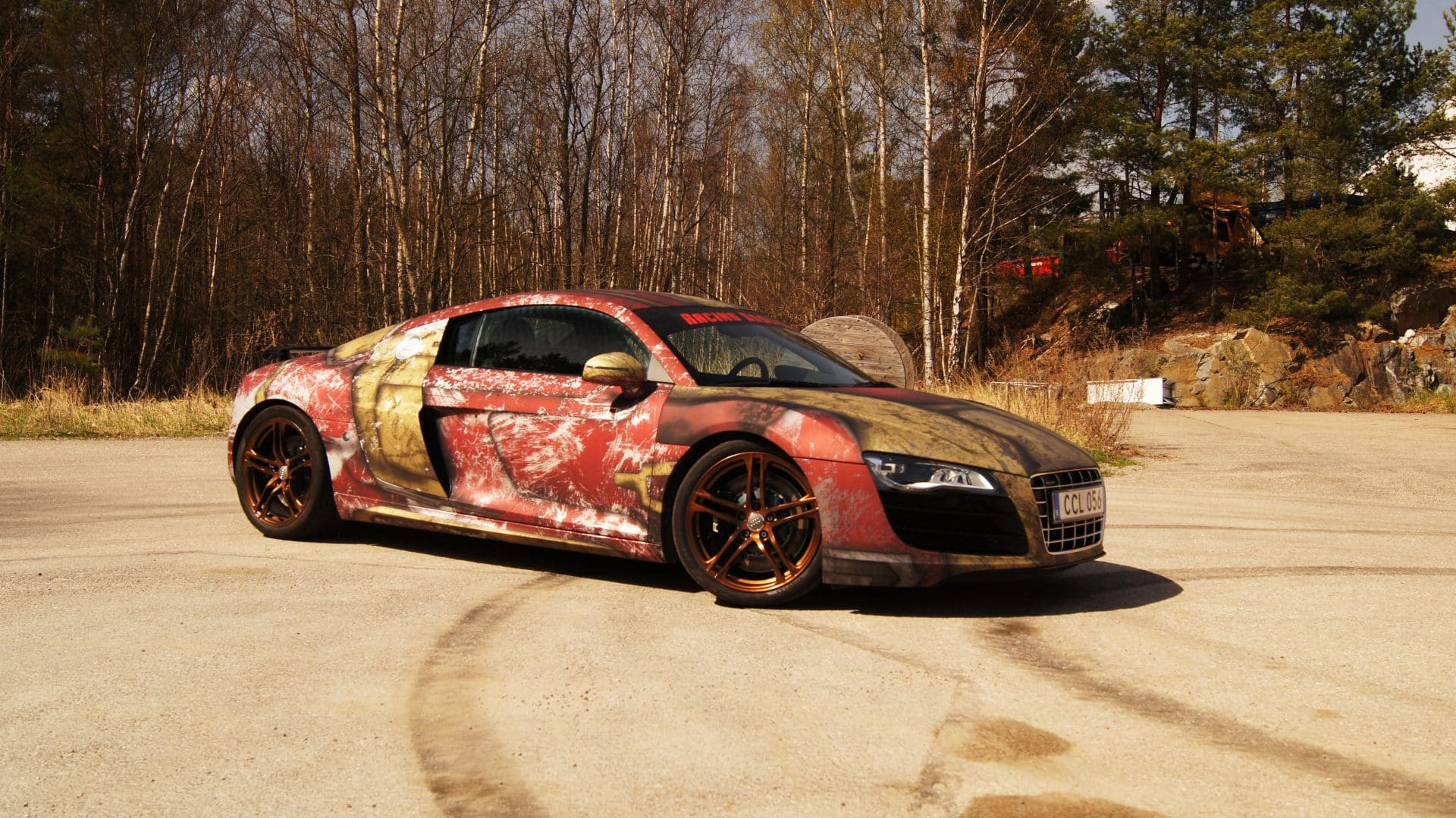 Под железный. Audi r8 Iron man. Audi rx8 Iron man. Машина в стиле железного человека. Винил Железный человек.