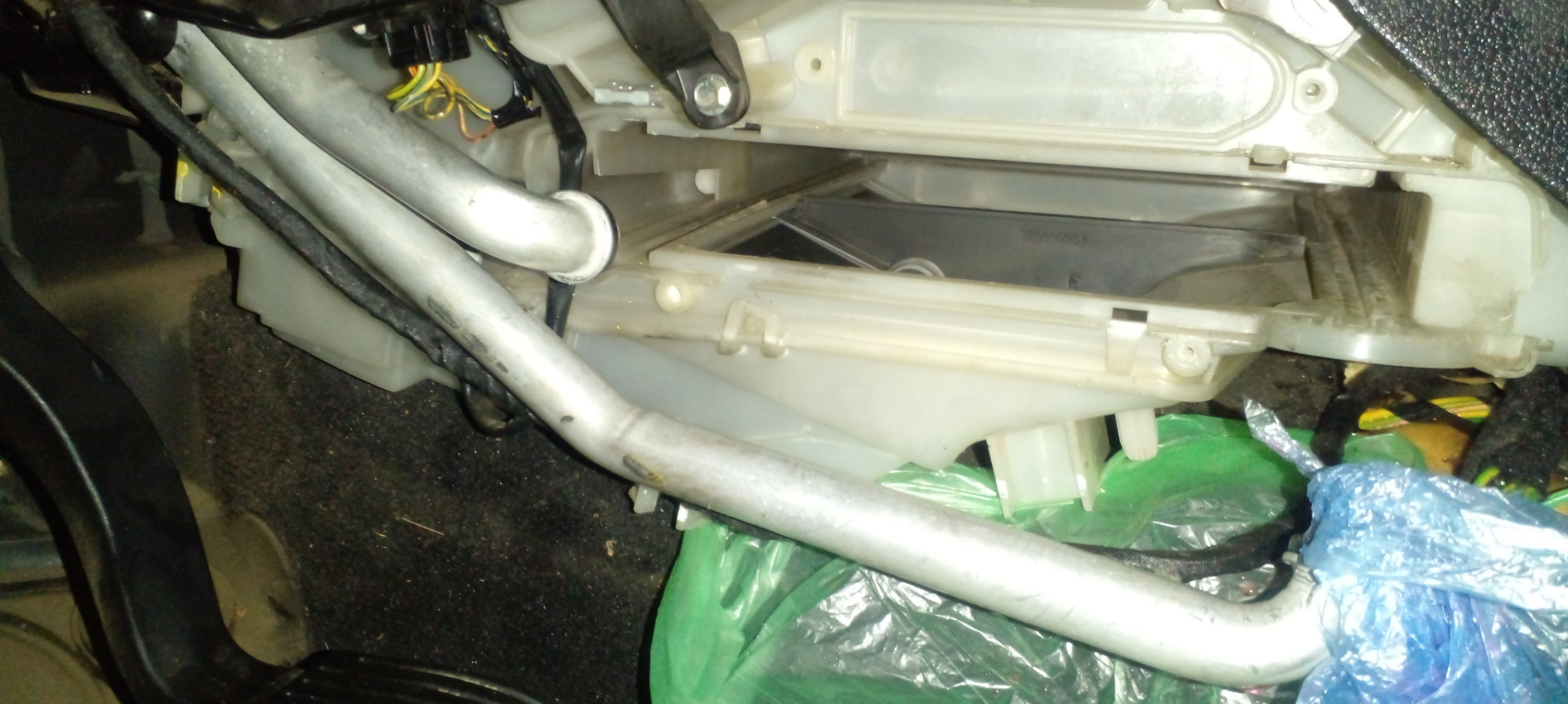 Чистка радиатора печки. — Peugeot 308 SW (1G), 1,6 л, 2008 года ...