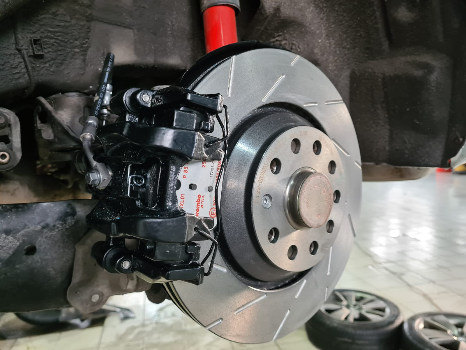 Мягкие тормоза после прокачки. 5. Ватные тормоза после замены колодок. W202 тормоза. После замены тормозных колодок проваливается педаль тормоза.