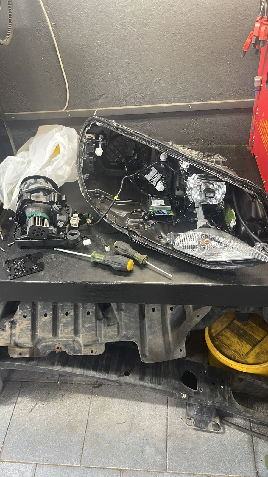 Кстати за фару — Volkswagen Touareg (2G), 3,6 л, 2012 года | визит на ...