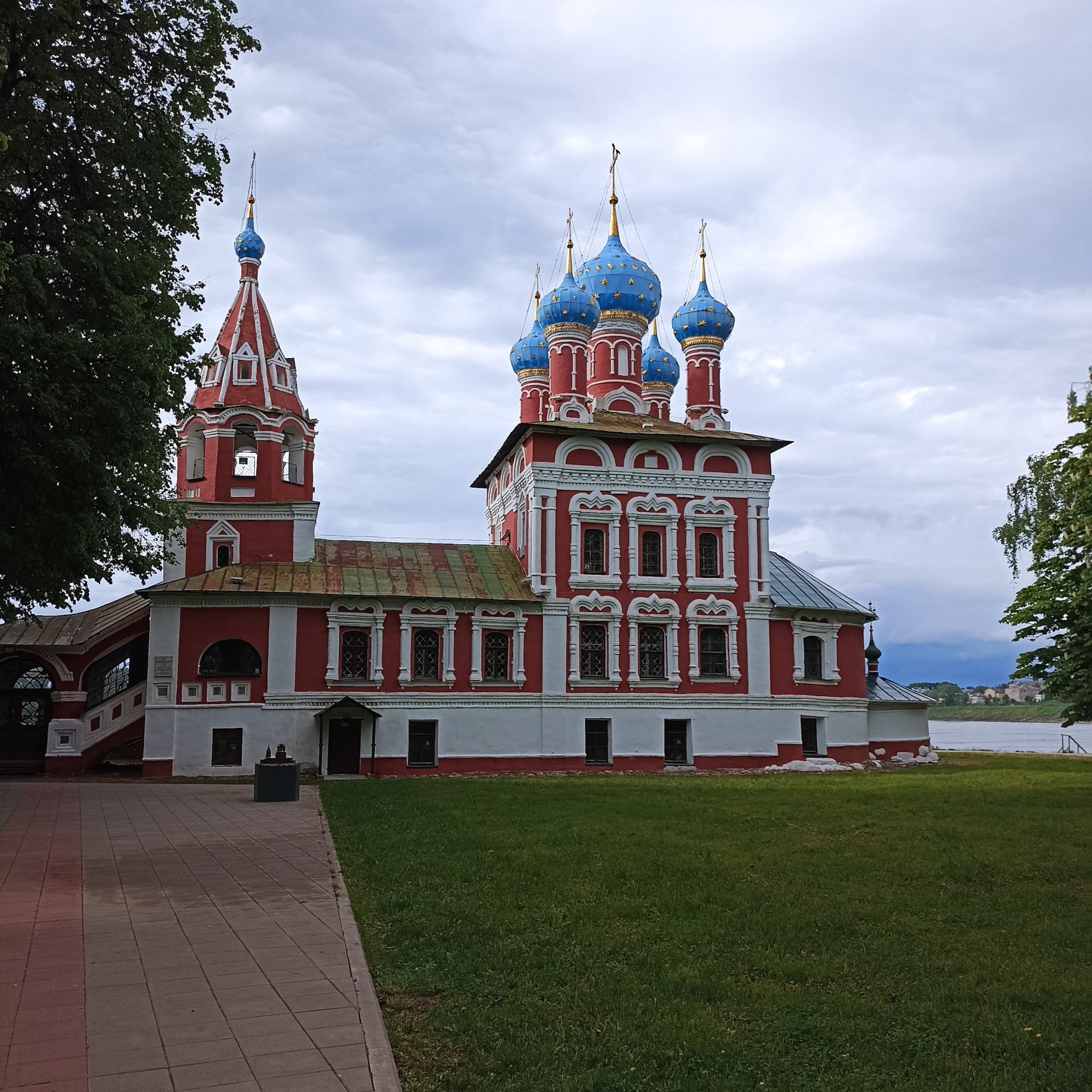 супоневский дворец углич