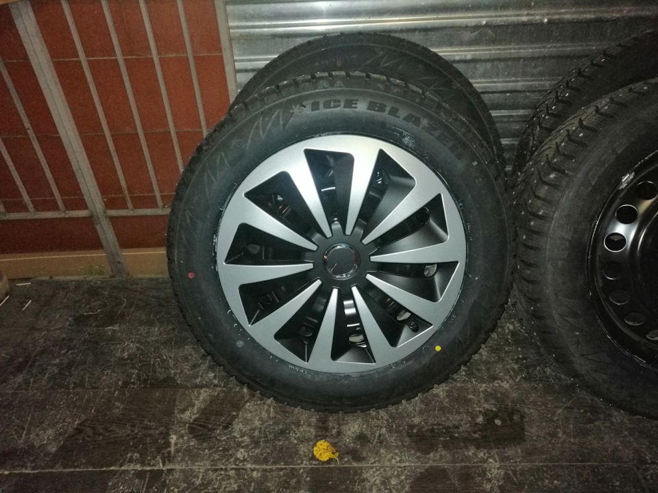 Резина с дисками на кулёк . К зиме готов. — Geely Coolray (1G), 1,5 л ...