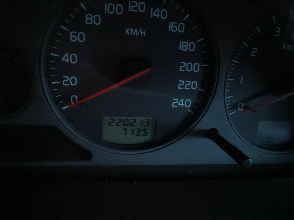 Нужна помощь, у всех горит ли приборная панель Volvo s40 — DRIVE2