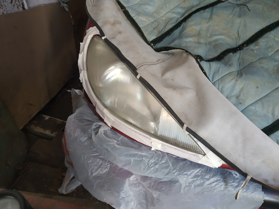 Полировка фары — лайфхак с зубной пастой. — Peugeot 206, 1,6 л, 2003 ...