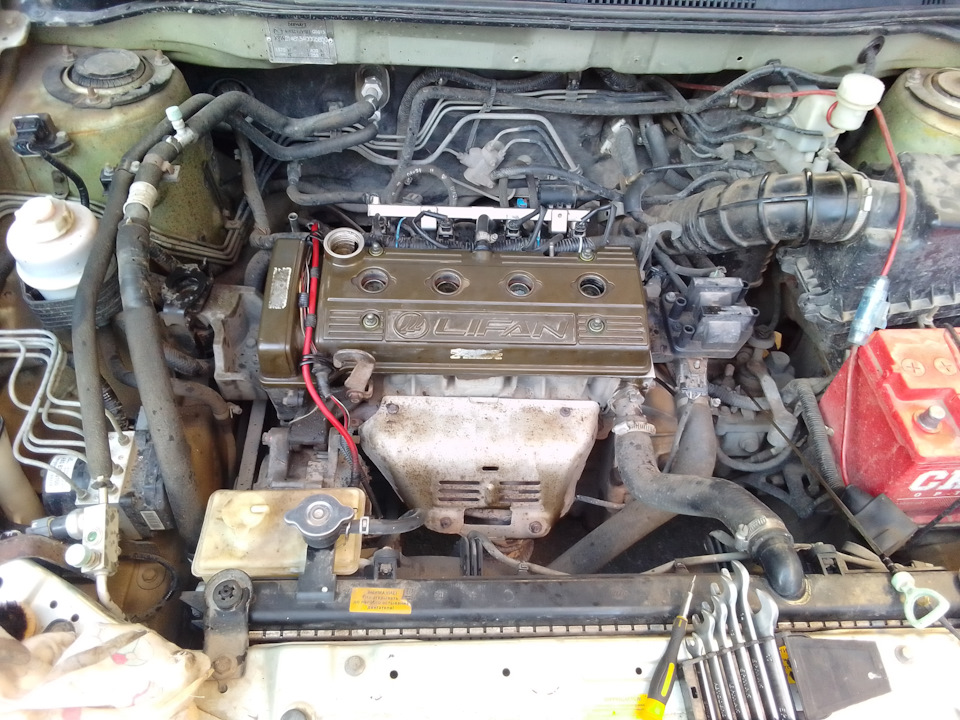 Замена прокладки клапанной крышки, сальников свечных колодцев и чистка ...